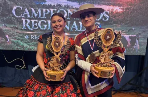 Pareja de Frutillar se corona campeona regional de “Jóvenes por la Cueca”