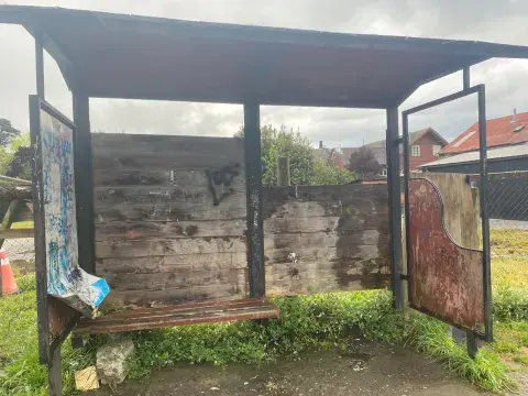 VECINOS DENUNCIAN MAL ESTADO DE GARITA EN SECTOR TURÍSTICO DE FRUTILLAR BAJO