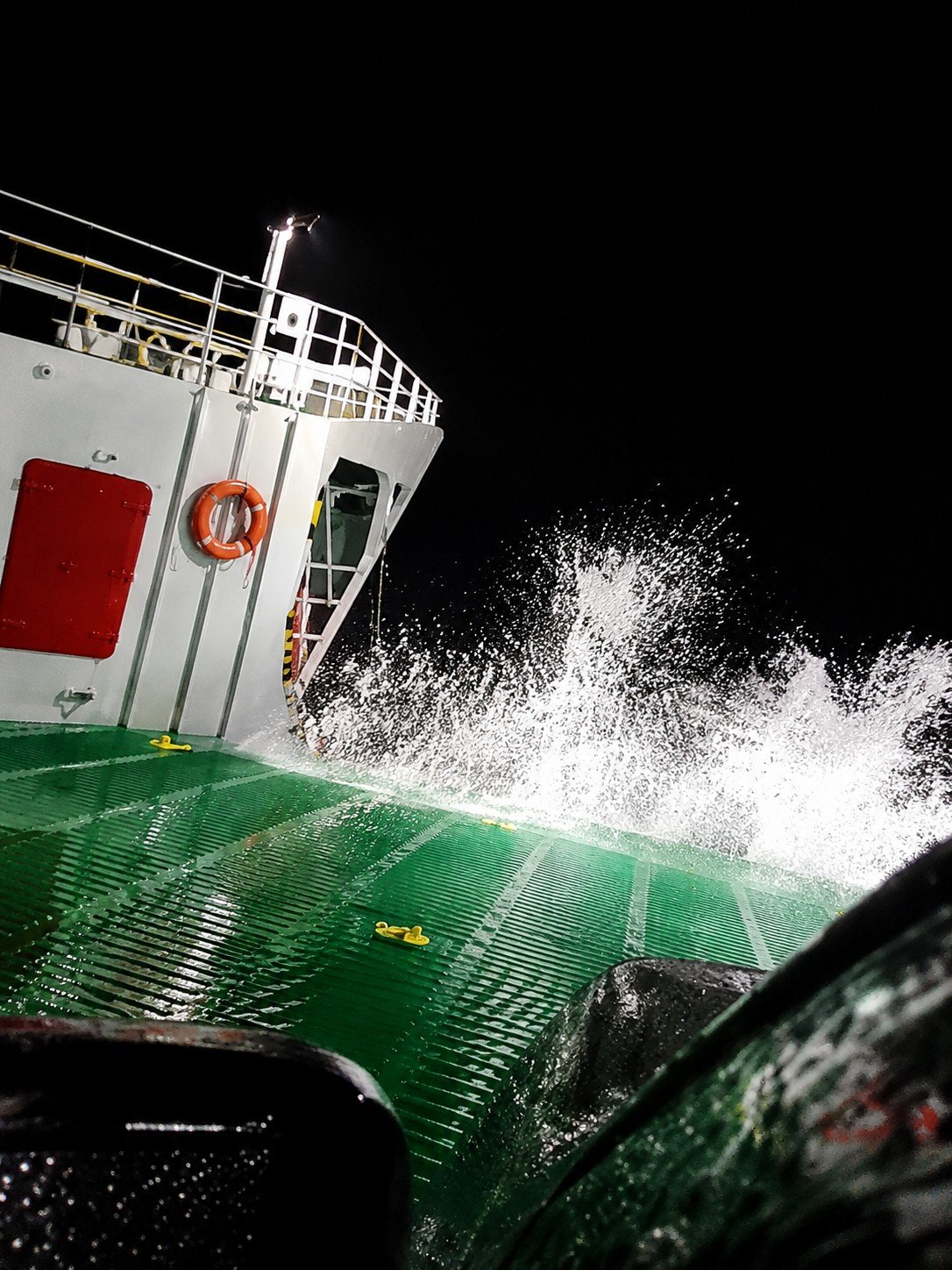 Emergencia marítima en Caleta Puelche: rescatan a 24 personas