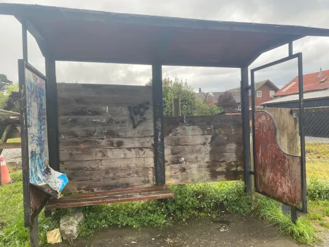 VECINOS DENUNCIAN MAL ESTADO DE GARITA EN SECTOR TURÍSTICO DE FRUTILLAR BAJO