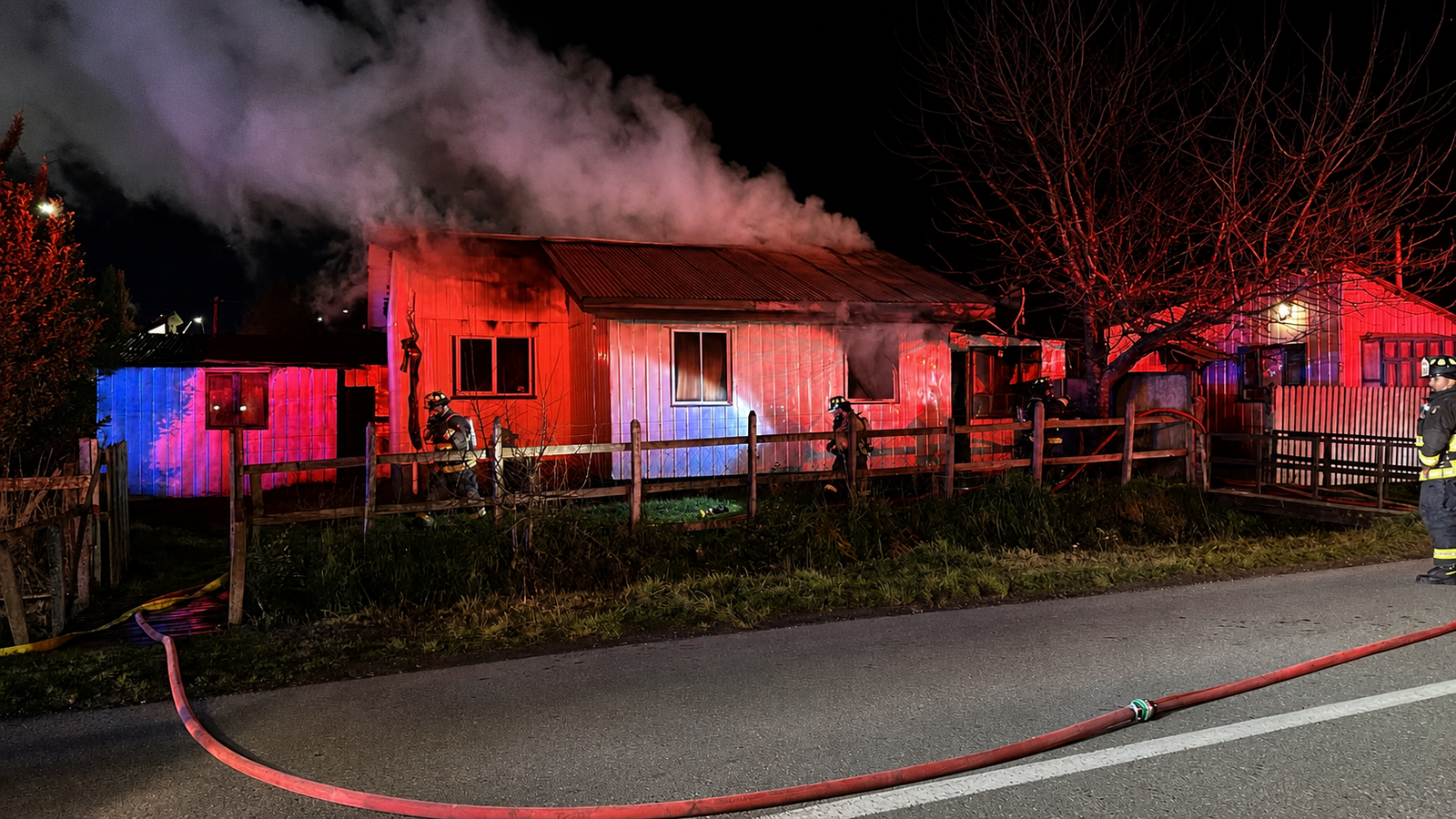 Persona mayor de 92 años resulta lesionado tras incendio que destruyó vivienda en Frutillar