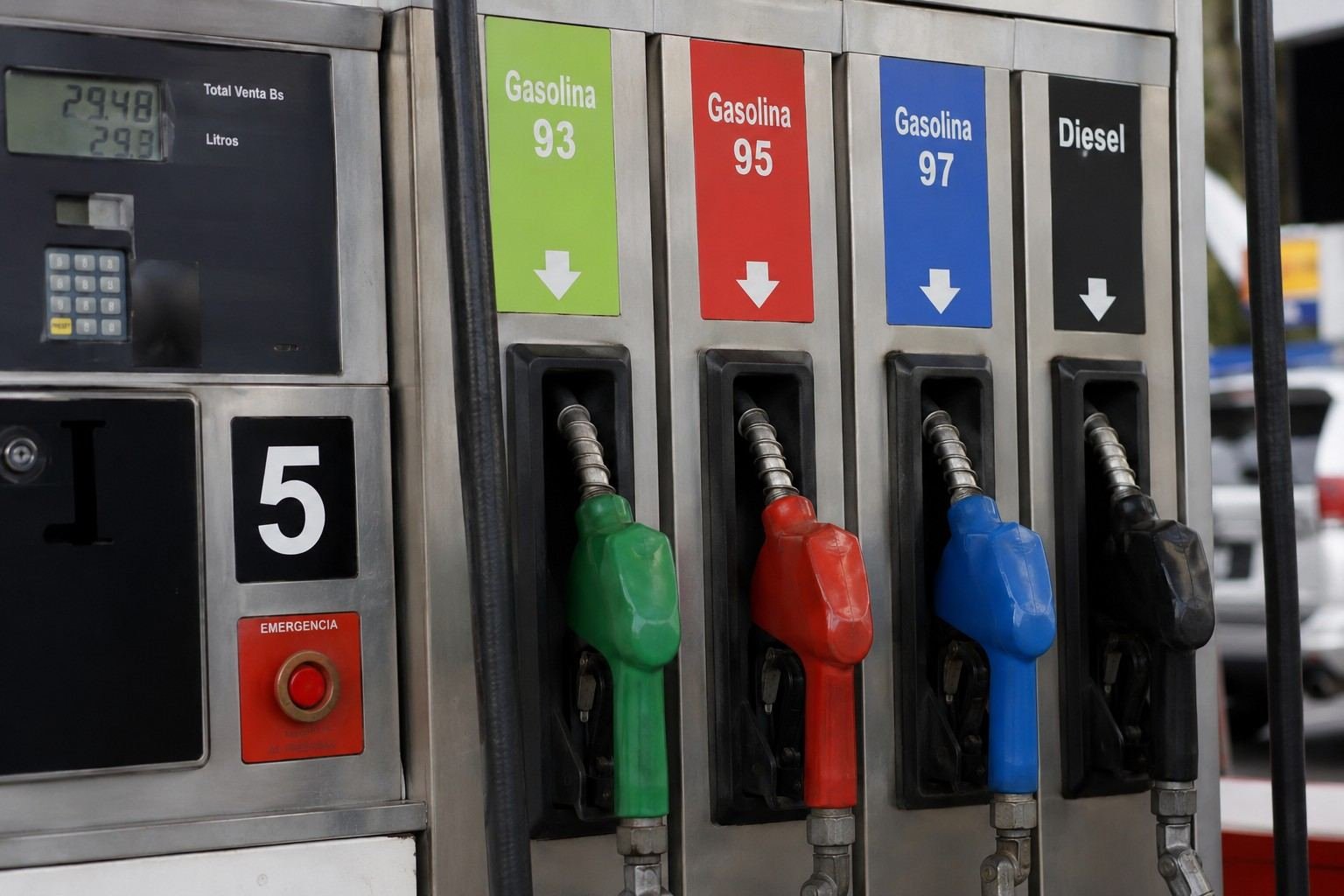 El precio del petróleo está al nivel de antes de la guerra y en Chile NO BAJA
