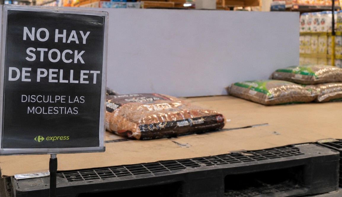 Preocupación por el pellet: vecinos de Frutillar reportan dificultades para encontrar stock en supermercados