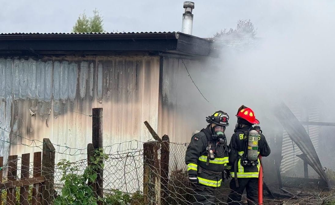 Incendio destruye por completo una vivienda en Los Bajos y deja dos personas damnificadas