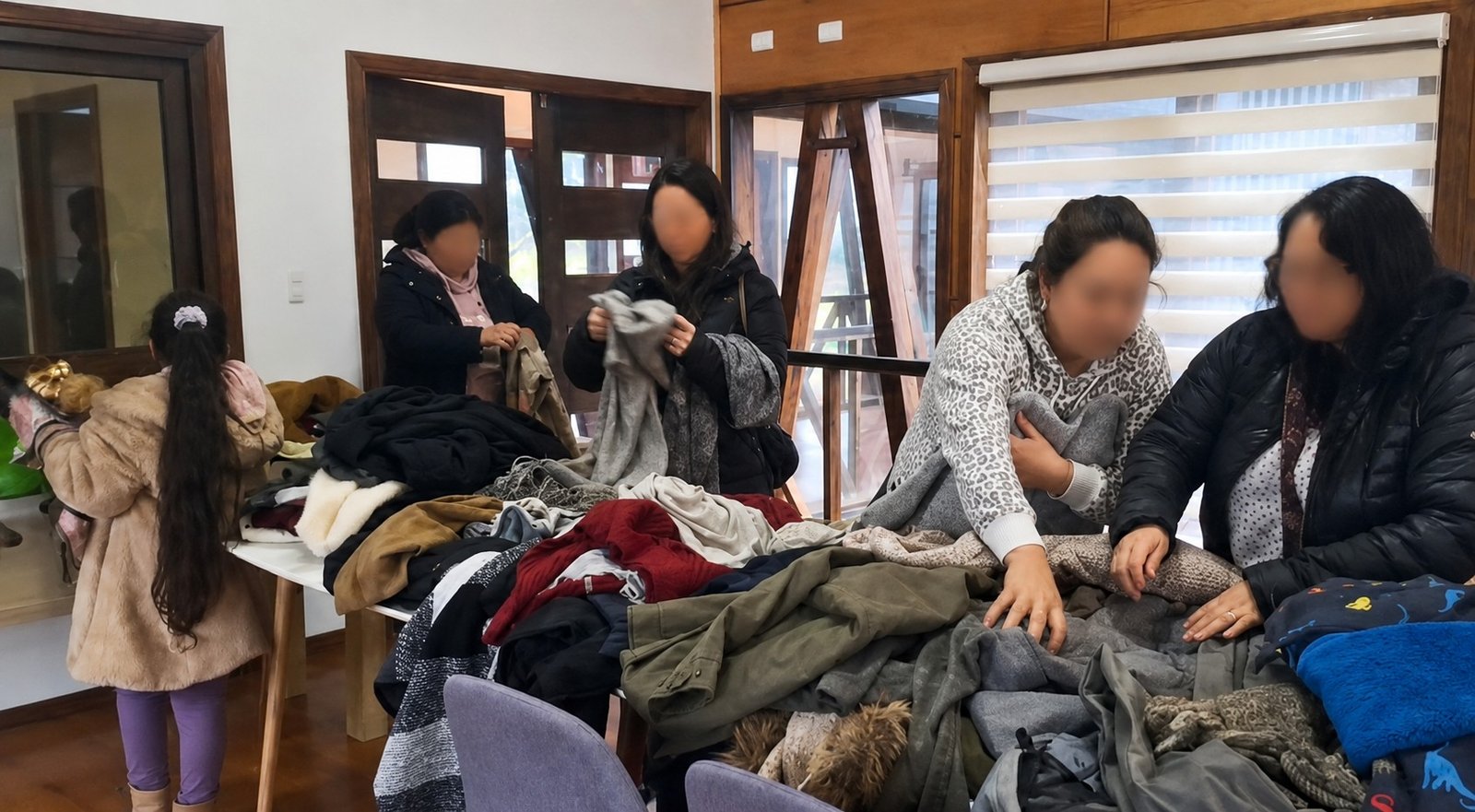 Entrega de ropa de invierno ya beneficia a familias de ASPADIF gracias a campaña solidaria