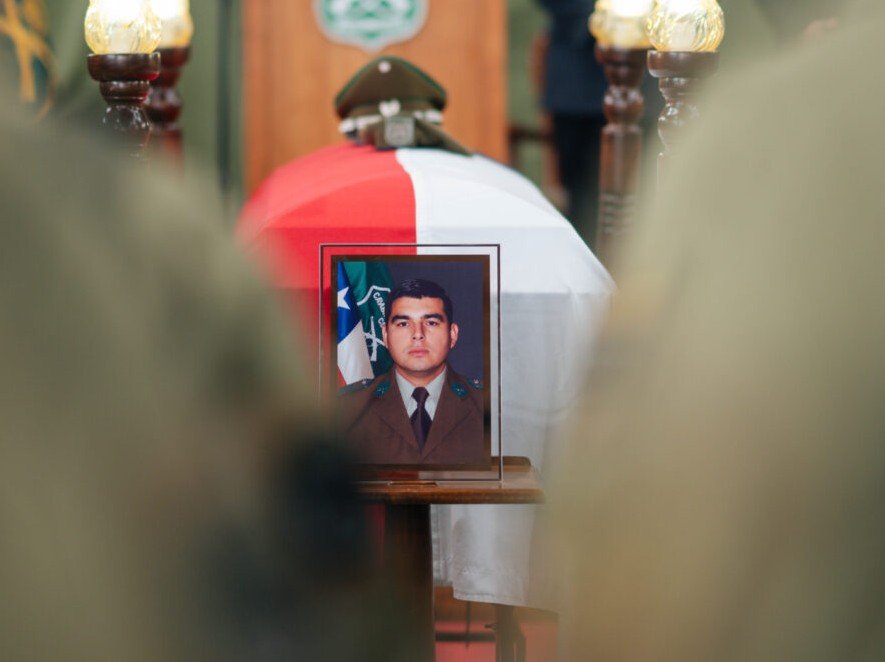 Diversos homenajes marcaron la despedida del suboficial mayor Cosme tras el arribo de su féretro a la zona