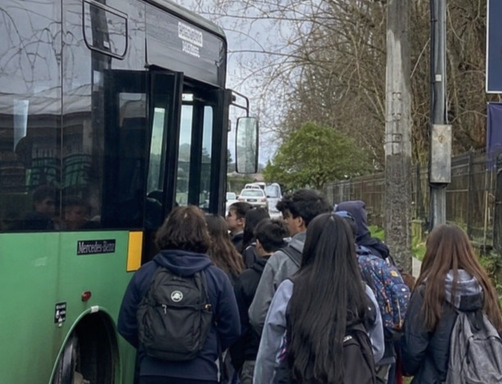 Apoderados de Frutillar siguen esperando respuesta por transporte de estudiantes hacia Puerto Octay