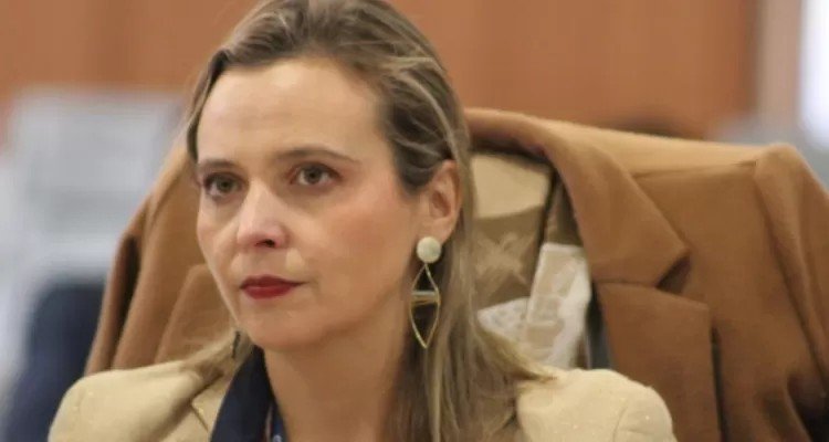 Exseremi de Salud de Los Lagos habría promocionado quesería fiscalizada antes de sanción a competidor