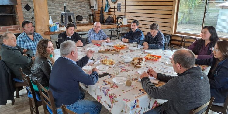 En Frutillar se lleva a cabo la primera mesa de trigueros y Gobierno