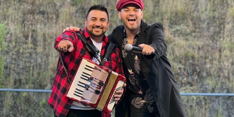 Dúo osornino que se luce contributo a “Los Vásquez” llega a Dreams