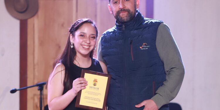 Gala Folclórica 2025 iluminó Frutillar Bajo con tradición, danza y emoción