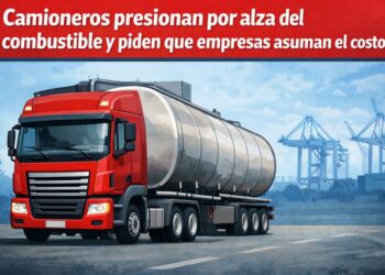 Camioneros presionan por alza del combustible y piden que empresas asuman el costo