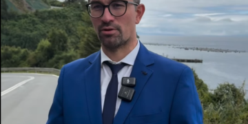 Alcalde de Frutillar critica ausencia de alcaldes en reunión clave por situación del lago Llanquihue.