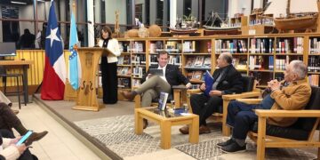 Presentan en Frutillar el libro “Chiloé y Galicia confines míticos” del escritor Edmundo Moure