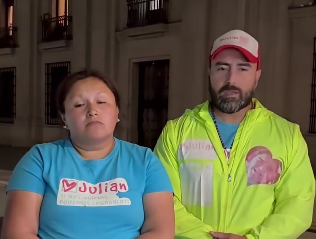Dolor e impotencia: Padres de Julián no fueron recibidos en La Moneda tras histórica travesía desde Puerto Montt